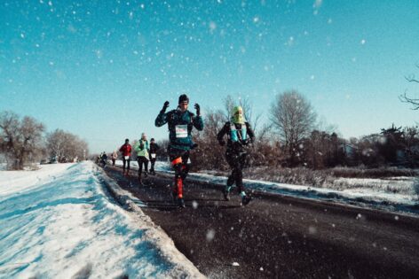 Több ezer futóval indította 2026-ot a Powerade a Zúzmara Félmaratonon