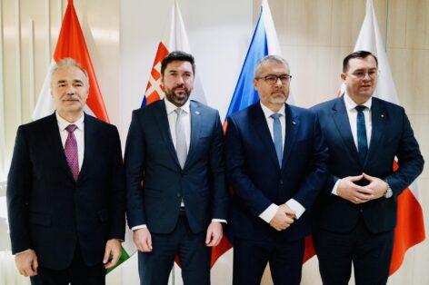 Közösen lépnek fel a visegrádi négyek a gazdák érdekiért Brüsszellel szemben