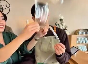 (HU) Kávé cukorléggömbbel – A nap videója