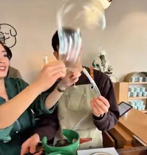 (HU) Kávé cukorléggömbbel – A nap videója