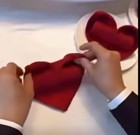 (HU) Szív formára hajtogatott szalvéta – A nap videója