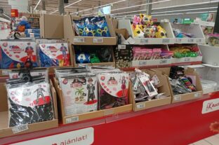 Carnival madness at Auchan