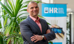 Szakértő: a 120 napos korlát miatt év közben is megszakadhat az EFO-sok foglalkoztatása