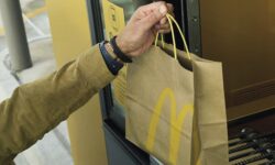 Hello, who ordered the hamburger?