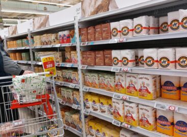 Festive table, new habits