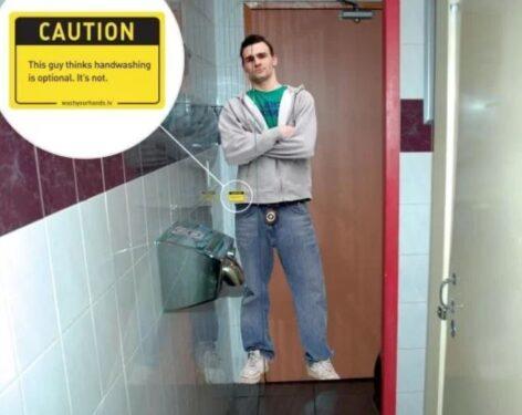 Kilincsem rángatta ordítva… – A nap képe