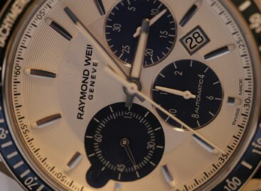 Swiss watch exports rose 3.3 percent in December and fell 1.7 percent last year