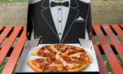 (HU) Vidám pizzát szállítunk – A nap videója