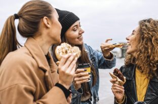 Megint jönnek, ropogtatnak