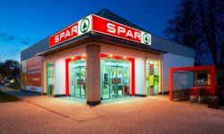 880 millió forintos beruházással újította meg három áruházát a SPAR