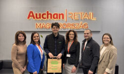 New milestone in food rescue: Auchan customers receive 100,000th Munch package