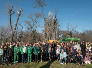 Kétszázezer fát ültettek a Nemzeti Faültetés Napján