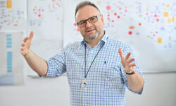 Mi található az ételünkben, a műanyag csomagolásban, a kozmetikumainkban – és ennek következtében a szervezetünkben?