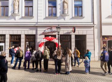 A renewed Pizza Hut has opened in the city center of Eger