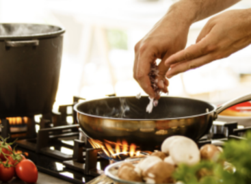 Gasztronómiai innovációk és hagyományok: X. Közétkeztetési Szakácsverseny a SIRHA-n