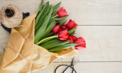 A surprising trend on Women’s Day: something else, more personal, is almost essential in addition to flowers