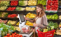 Húsvéti rohamra készül a SPAR: 570 tonna füstölt húsáruval tölti fel az üzleteket