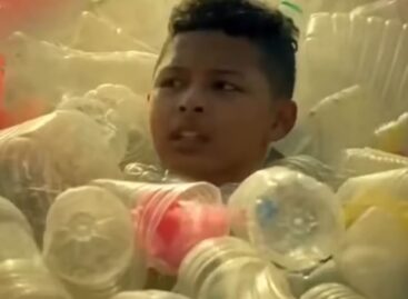 Megfojt a szemét – A nap videója